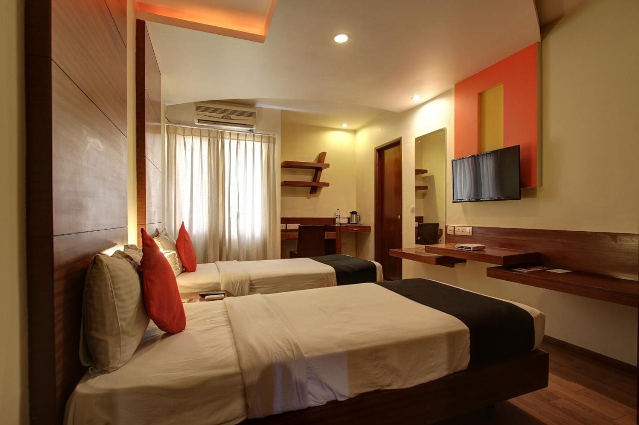 Collection O 29684 Hotel Vikram Palace & Restaurant Dayal Bagh Bagian luar foto