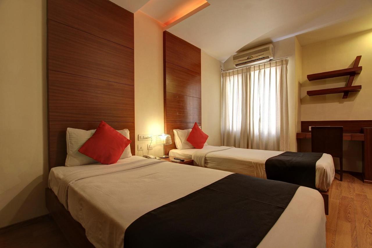 Collection O 29684 Hotel Vikram Palace & Restaurant Dayal Bagh Bagian luar foto